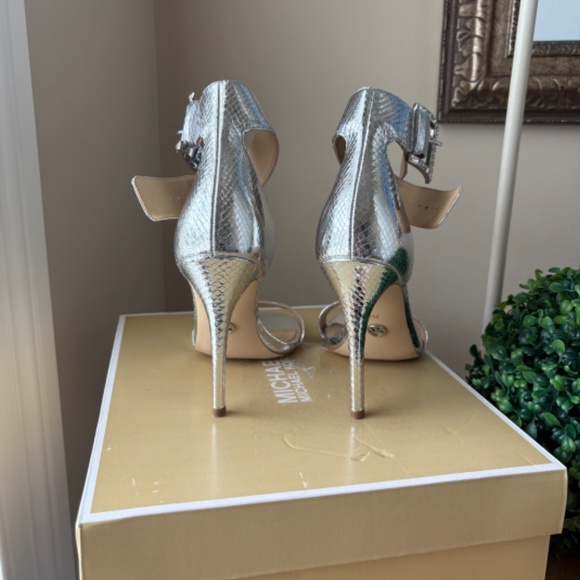 Michael Kors Giselle Sandal Metallic Leather - Picture 6 of 12